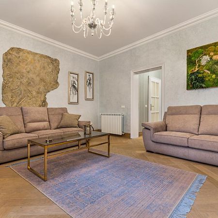 Krone Apartment Braşov Exteriör bild