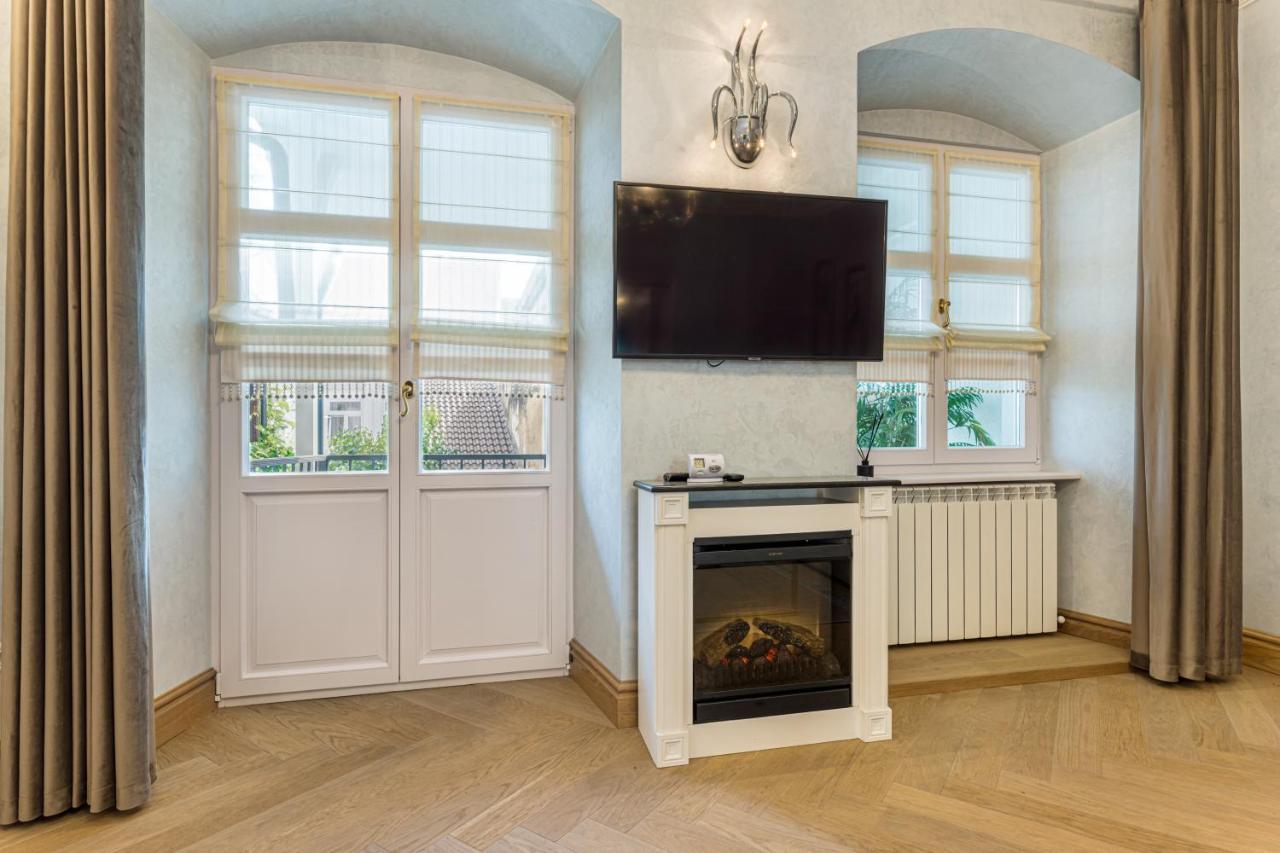 Krone Apartment Braşov Exteriör bild