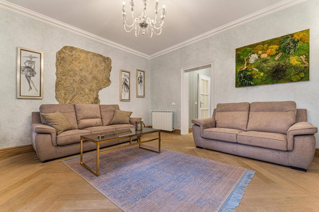 Krone Apartment Braşov Exteriör bild